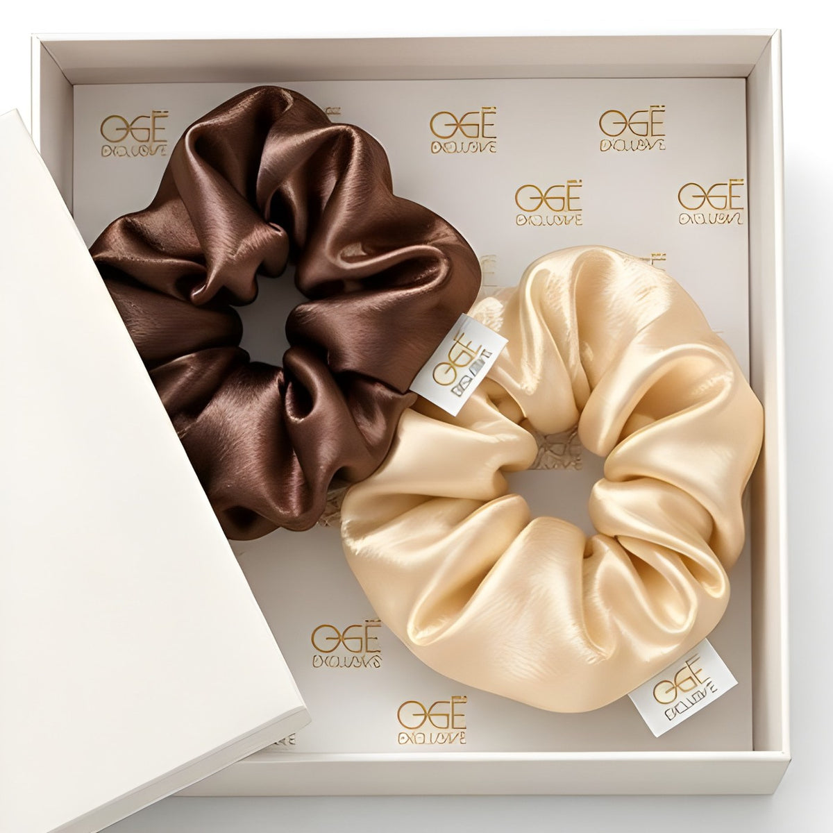Scrunchie Set, Champagne en Chocolate in de witte cadeaudoos, van boven